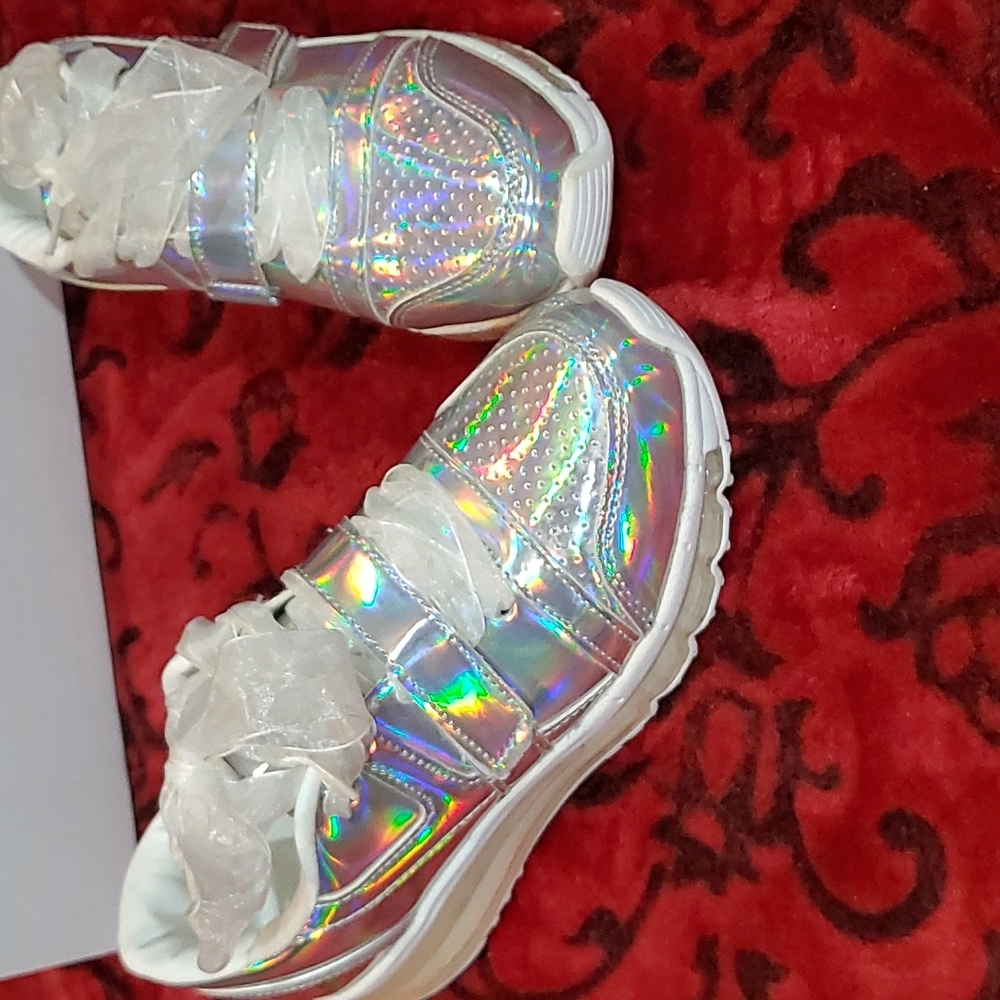 YRU Aiire hologram